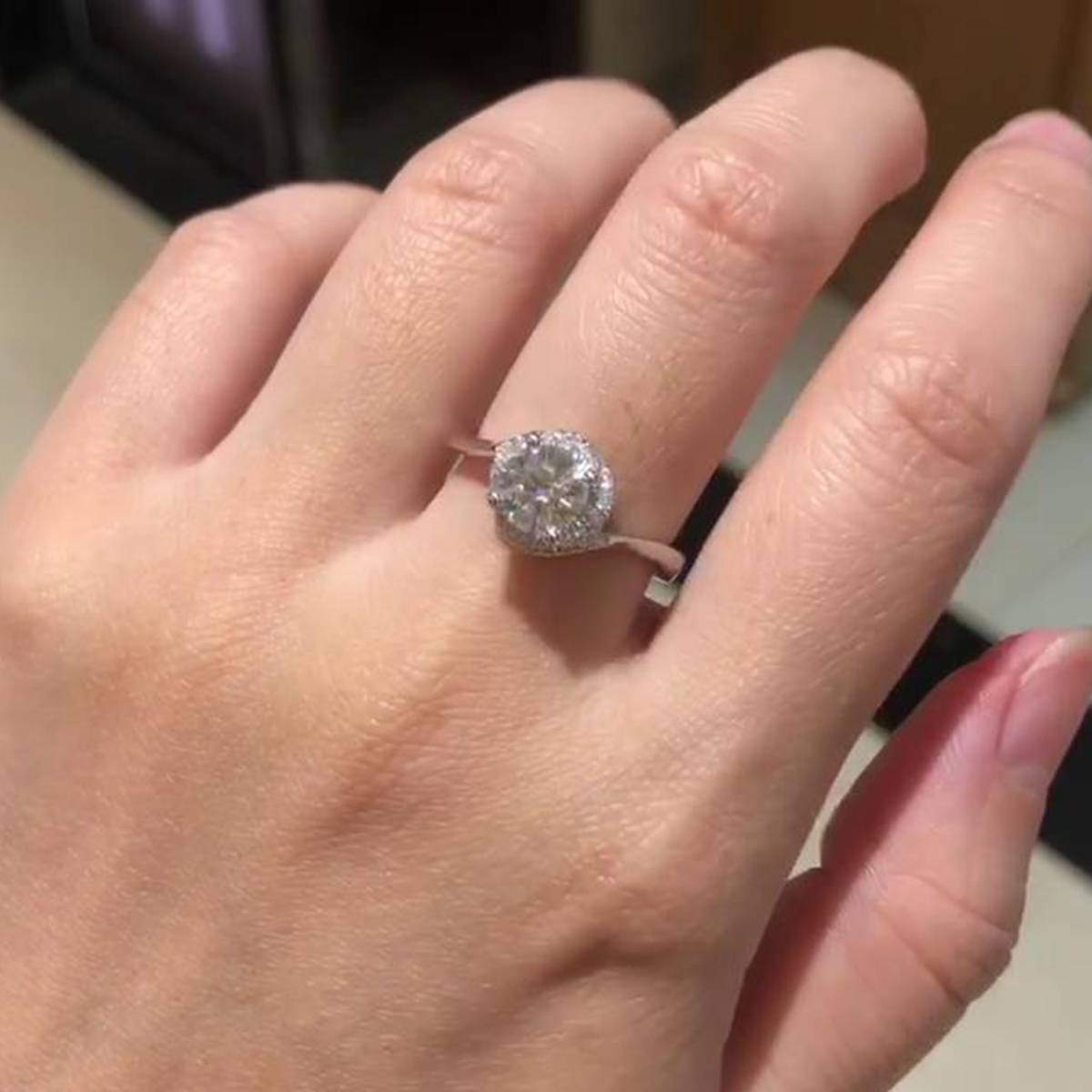 Twisted arm round bag women's ring S925 silver plated platinum custom selection main stone Moissanite 1.0ct/secondary stone Cubic Zirconia